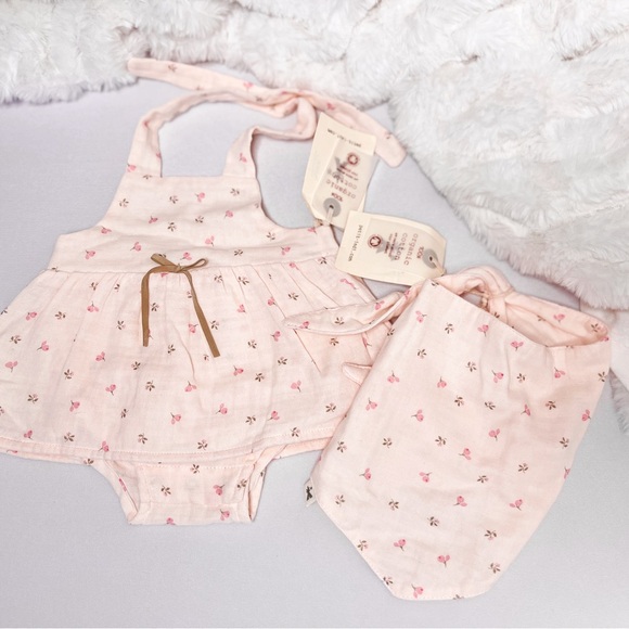 NWT PETIT INDI 100% ORGANIC COTTON Baby Romper Dress & Bib Muslin Set - Picture 1 of 4